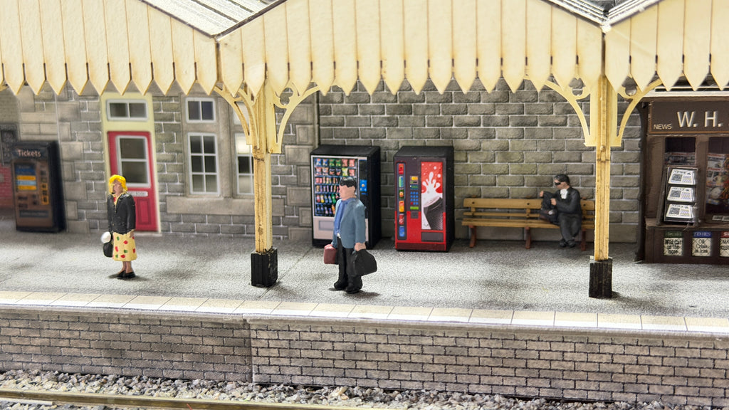 Vending Machines - Pack of 2 (Snack & Drinks) in OO Scale