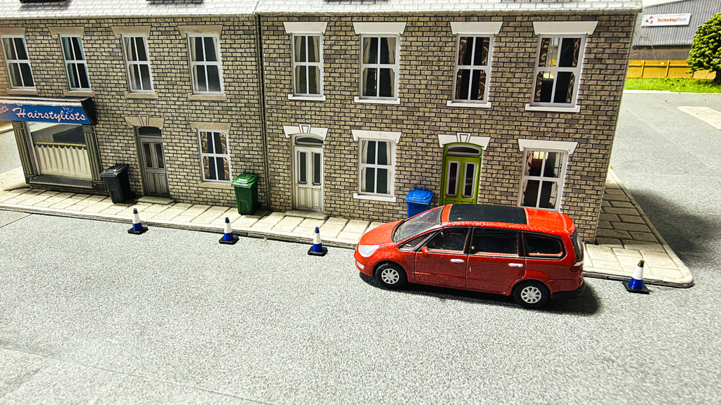 Traffic Cones (Pack of 20) in OO Scale