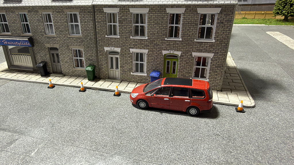 Traffic Cones (Pack of 20) in OO Scale