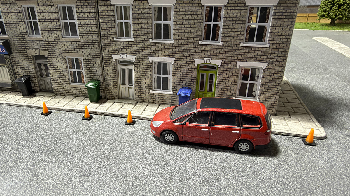 Traffic Cones (Pack of 20) in OO Scale