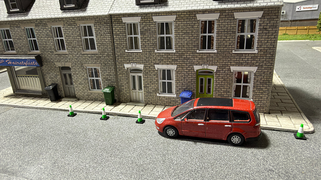 Traffic Cones (Pack of 20) in OO Scale