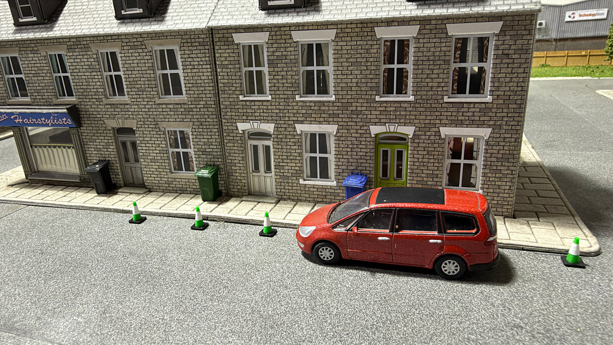 Traffic Cones (Pack of 20) in OO Scale