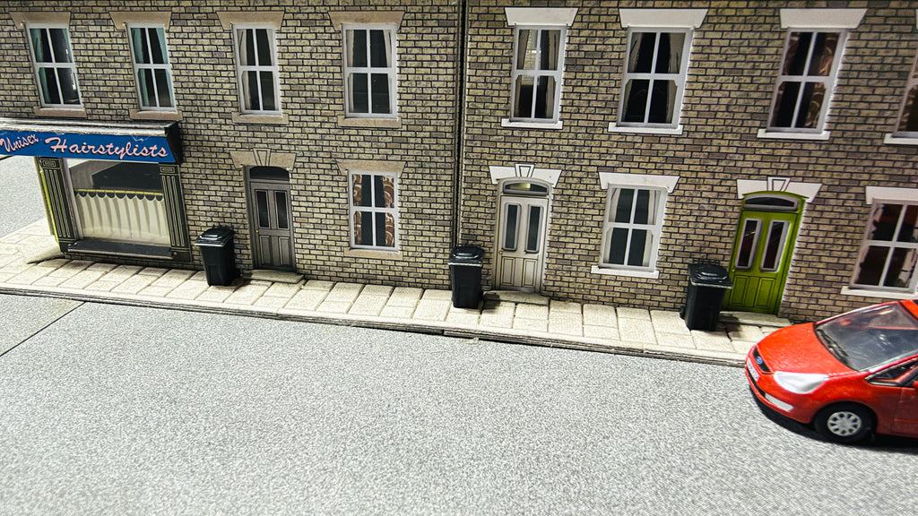Wheelie Bins (Pack of 6) in OO Scale (Unpainted)